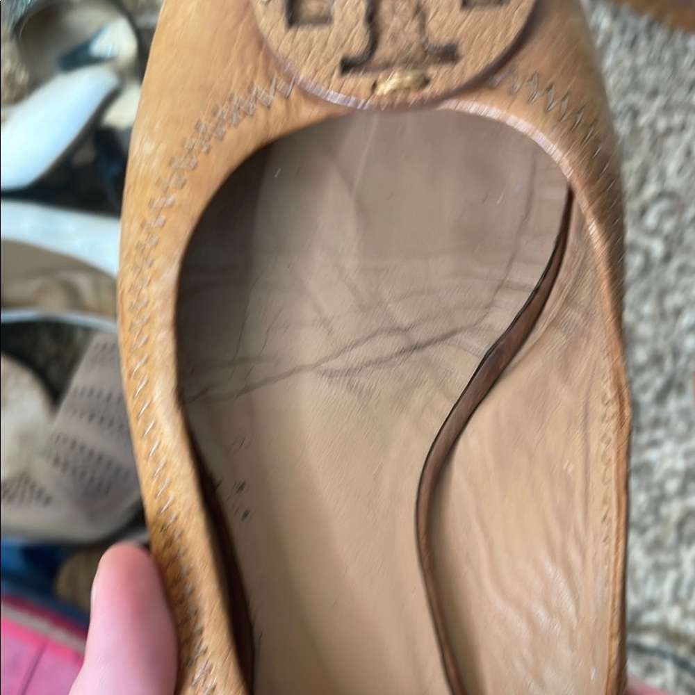 Tory Burch Tan Flats with Iconic Logo - Picture 7 of 7